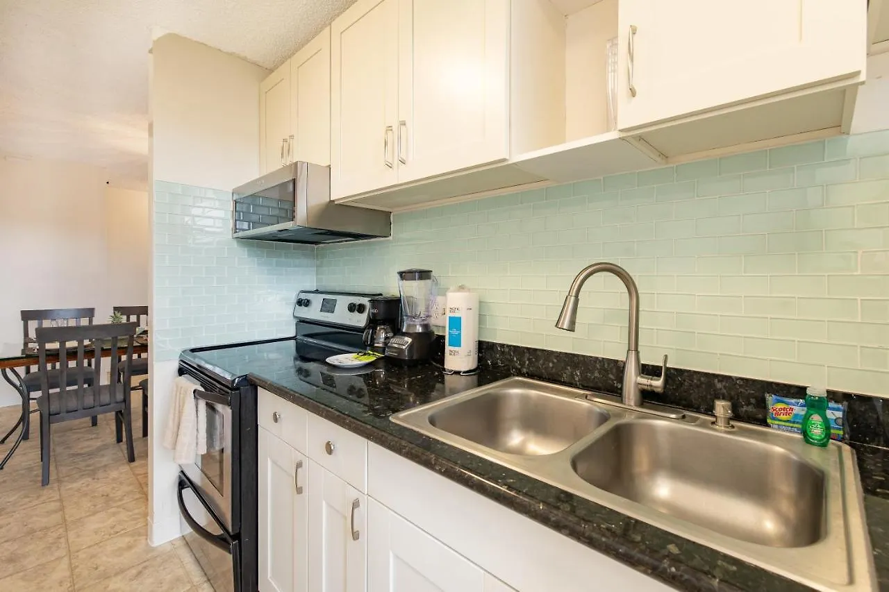 Mountain View Oasis, Steps From Beach With Parking! Honolulu Apartment