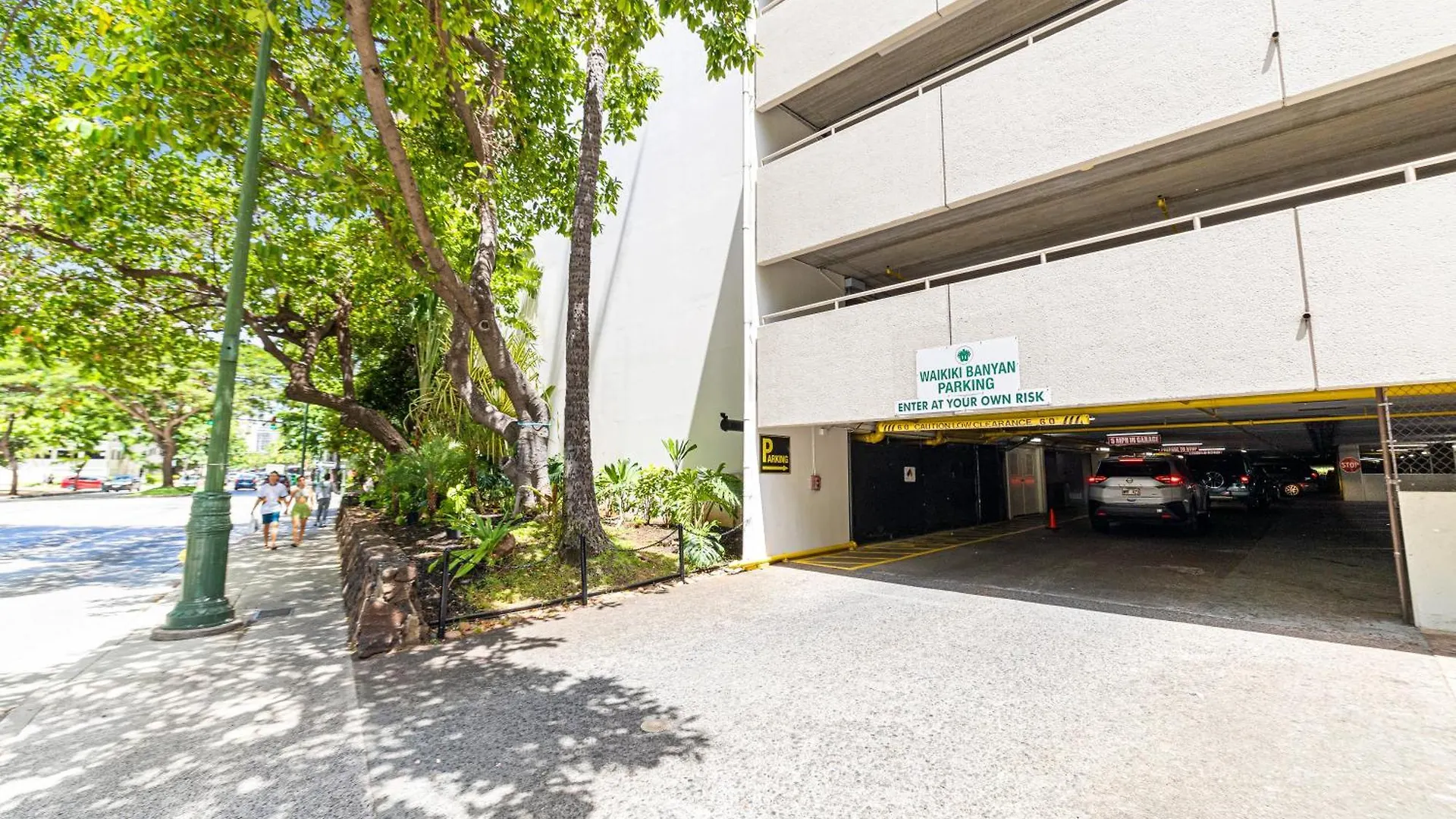 Mountain View Oasis, Steps From Beach With Parking! Honolulu Apartment