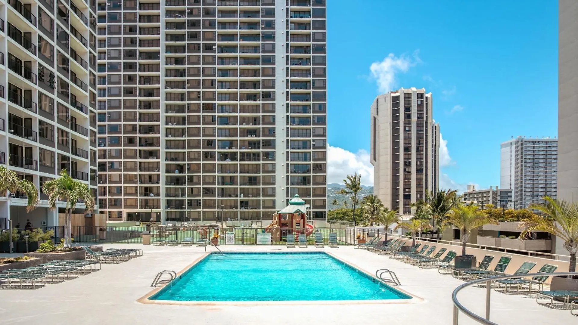 Apartment Mountain View Oasis, Steps From Beach With Parking! Honolulu